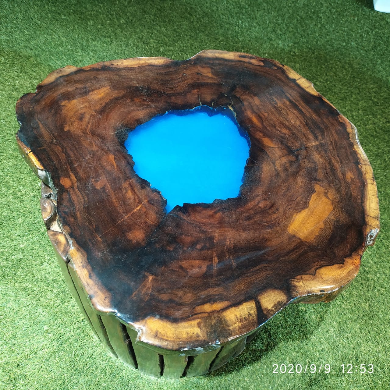 LIVE EDGE TABLE 20"x19.5" 30- 40 mm (TABLE PRICE ONLY)